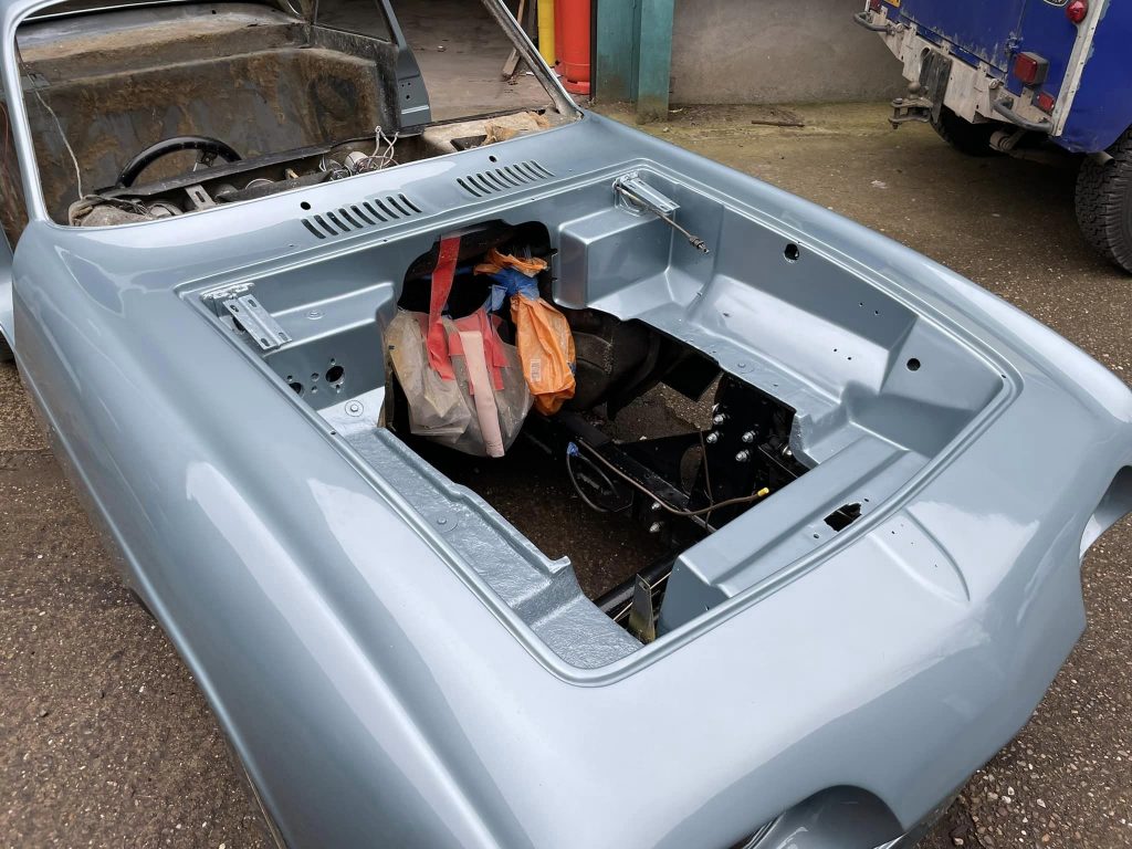 reliant scimitar engine bay painted